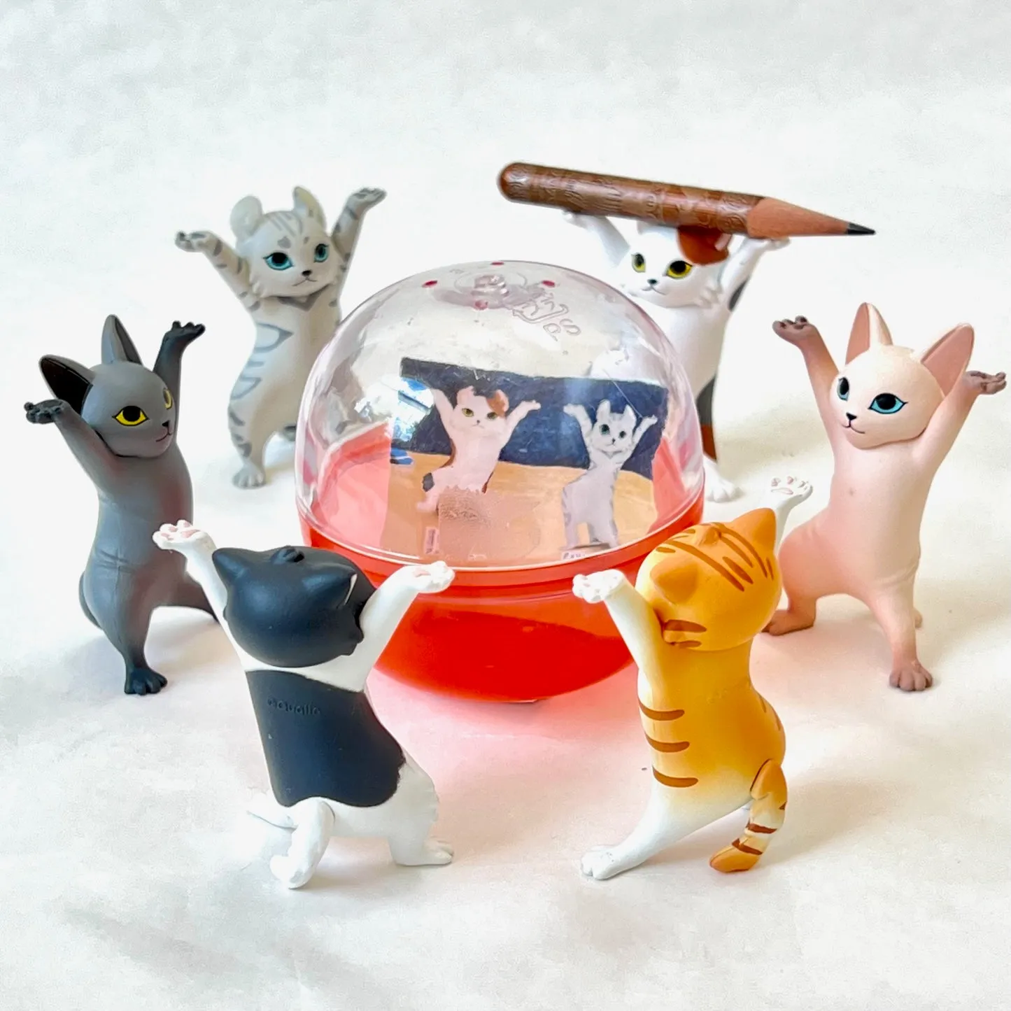 70235 Cat Pen Holder Figurine Capsule-6