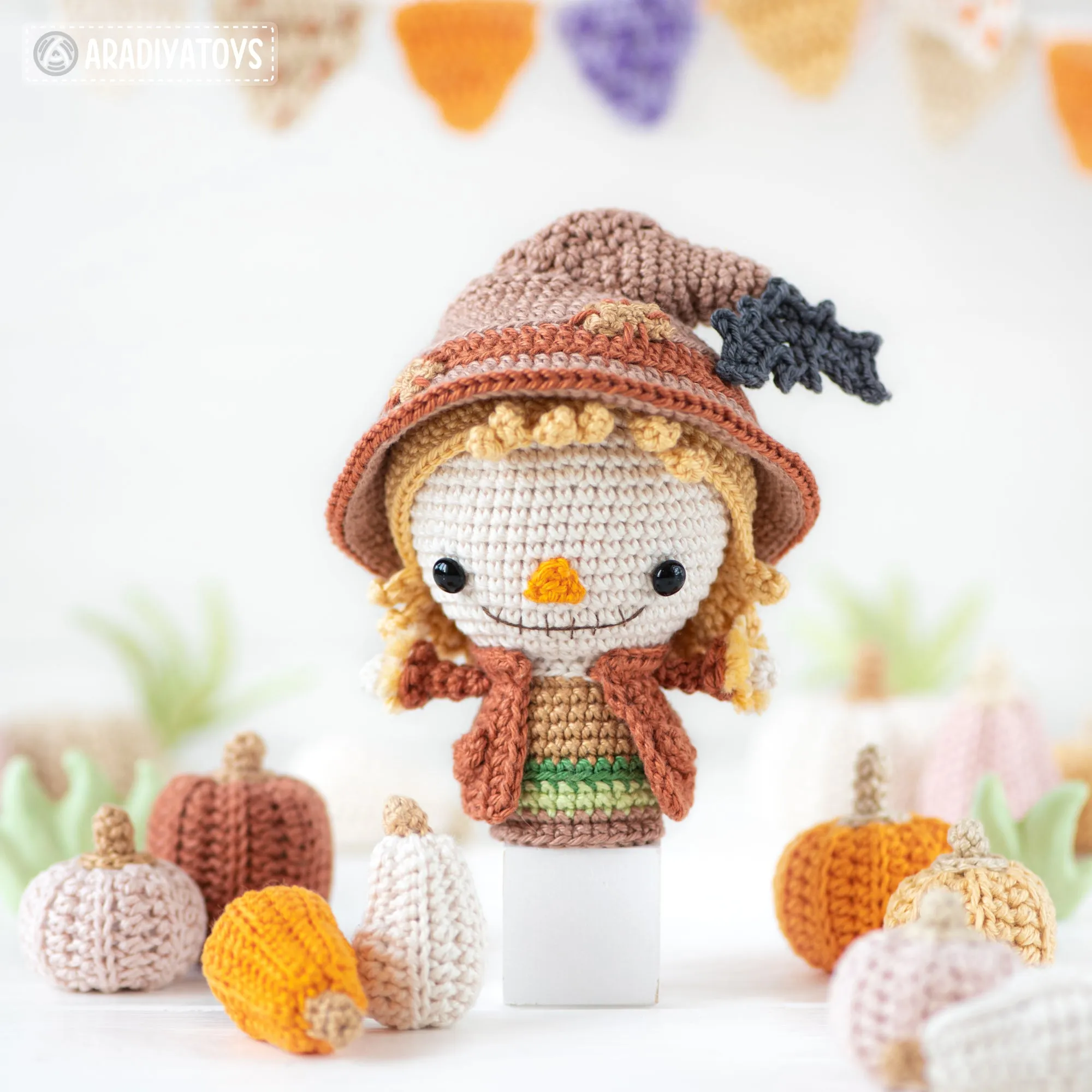 Halloween Minis set 3 from “AradiyaToys Minis” collection / crochet patterns by AradiyaToys (Amigurumi tutorial PDF file) witch scarecrow