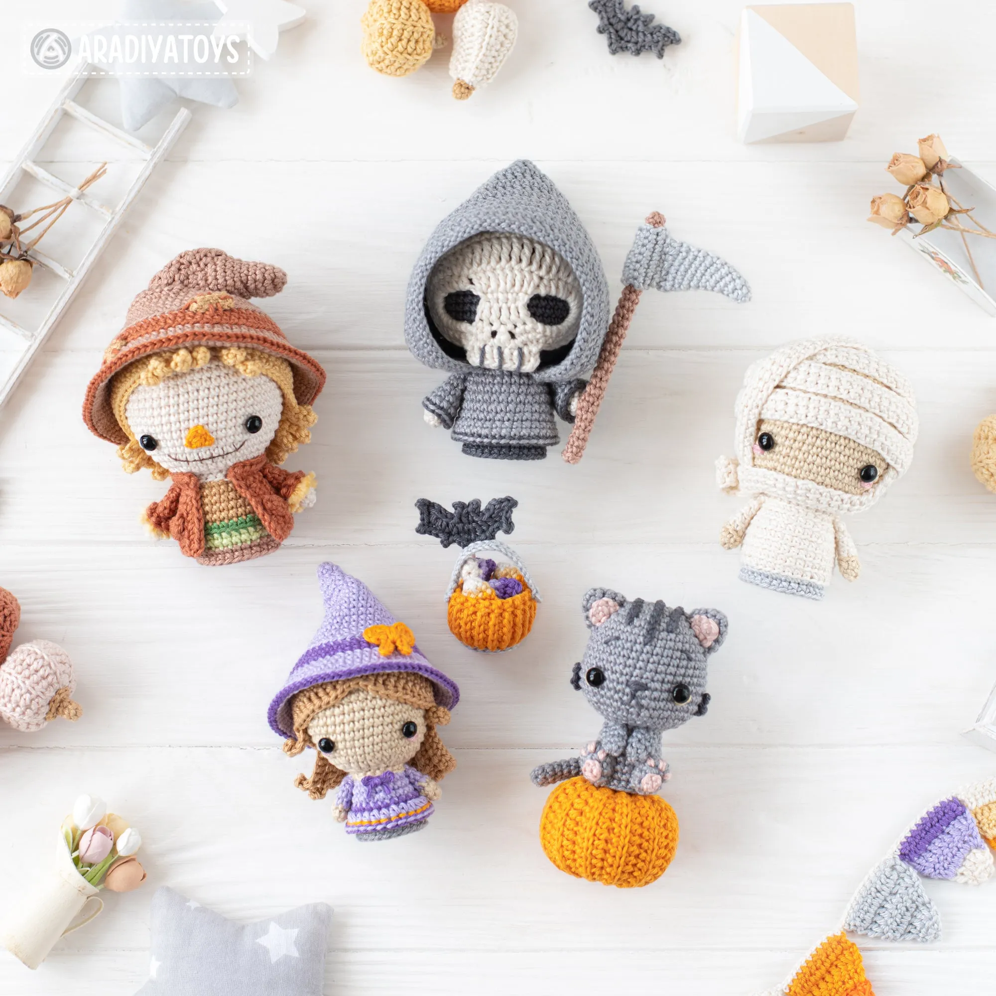 Halloween Minis set 3 from “AradiyaToys Minis” collection / crochet patterns by AradiyaToys (Amigurumi tutorial PDF file) witch scarecrow