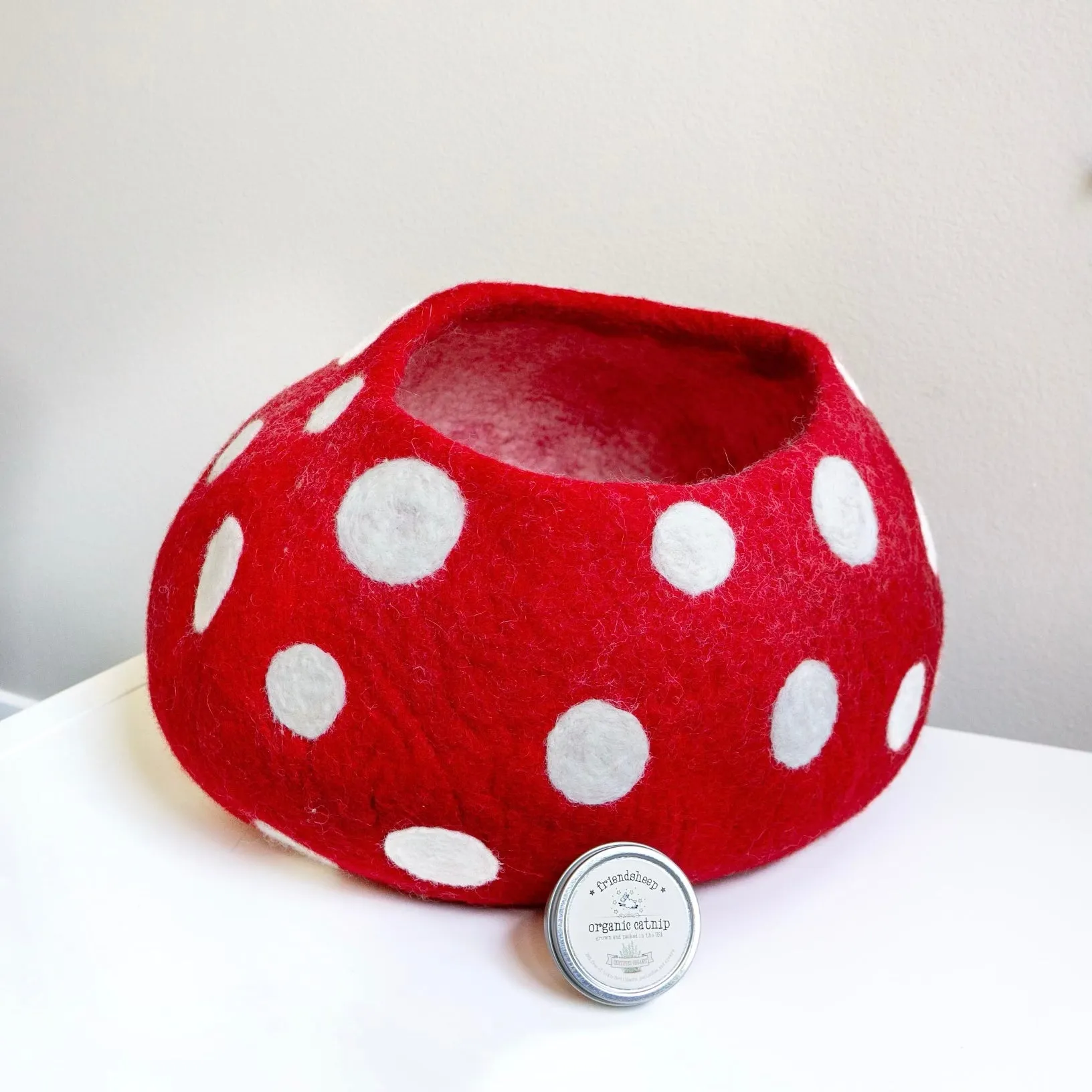 Mushroom Eco Kitty Cave - Red