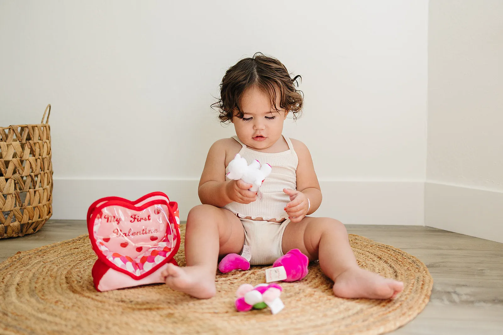 Valentine's Day Plush Fill & Spill Playset & Keepsake Gift  with 4 ct Mini Sensory Toys (Cat, Heart, Flower, Cupcake)