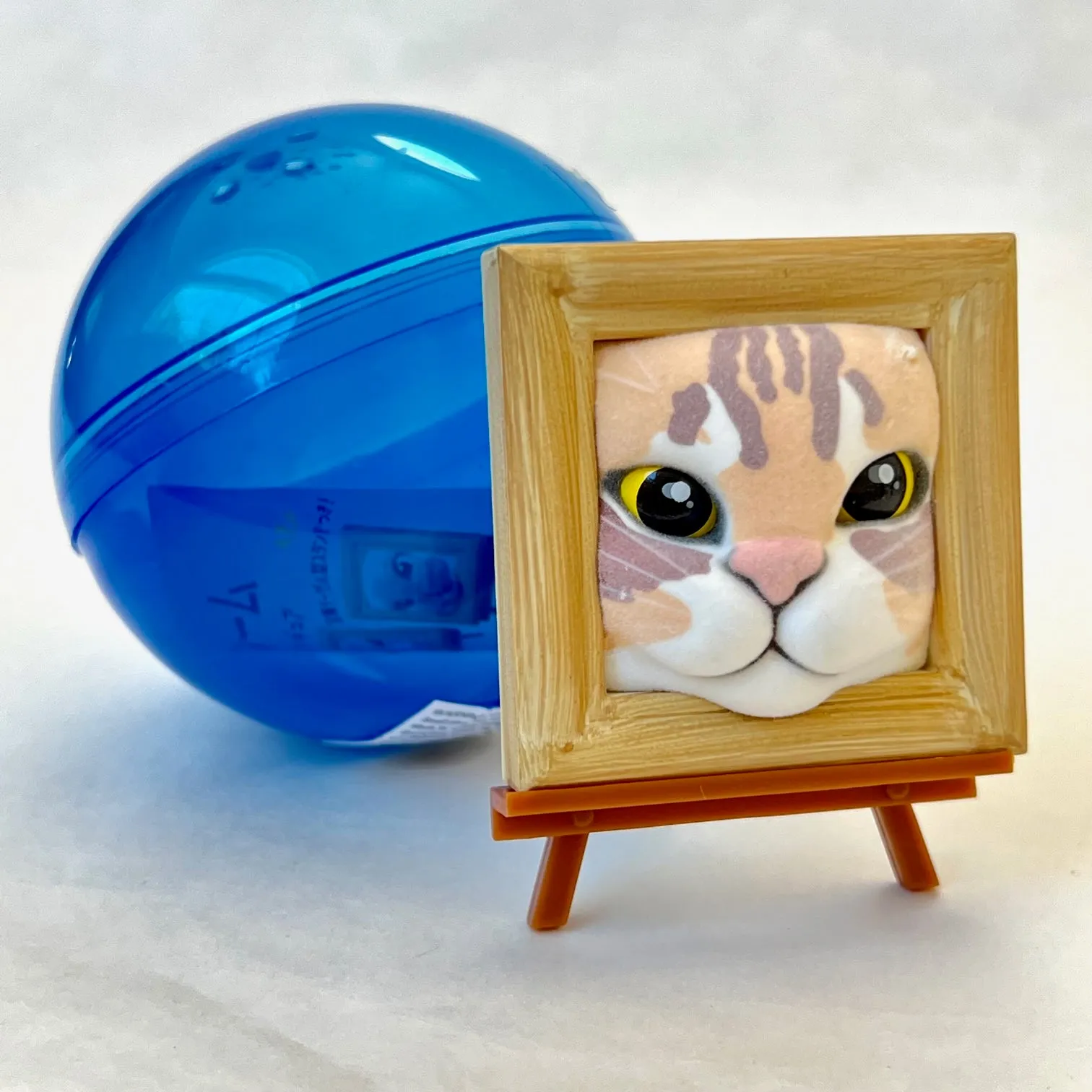 X 70245 Cat Frame Figurine Capsule-DISCONTINUED